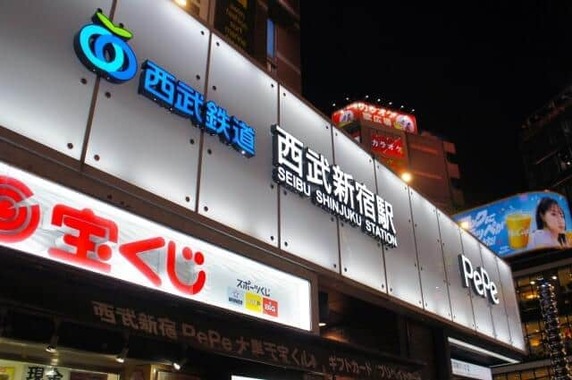 西武新宿駅。新宿駅とのアクセス改善が課題だ（写真はイメージ）
