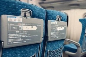新幹線で「最悪の座席」隣が大股広げてこちらに侵食　疲労と苦痛の移動...「席を変えて」と車掌に訴え