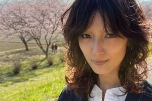 元「E-girls」藤井萩花、へそピ＆タトゥーちらり...愛用レザージャケット紹介しながら　「カッコよすぎ」