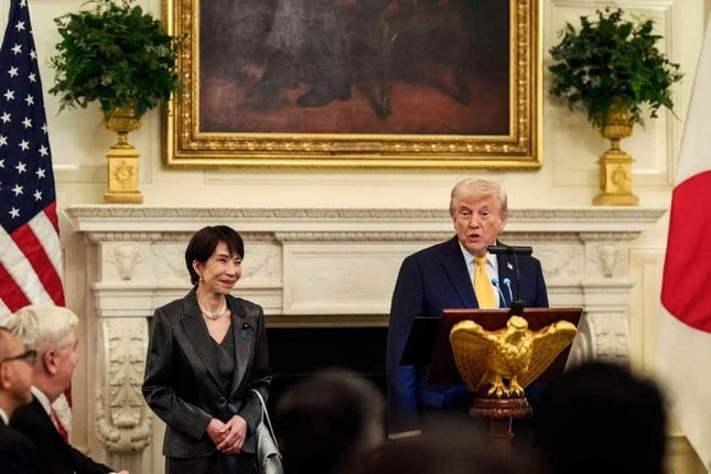 日米首脳会談ののち夕食会に臨んだ高市首相（左）とトランプ大統領（ホワイトハウスのウェブサイトより）