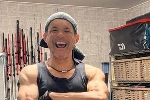照英の19歳長男、バキバキ筋肉のマッチョな後ろ姿にどよめき　「俺は、もはや負けている」照英も完敗宣言