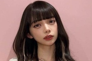 広島カープ・小園海斗のモデル妻、ミニ丈サッカーユニ姿で「激カワ」ダンス話題に　「全部可愛い」ファン悶絶