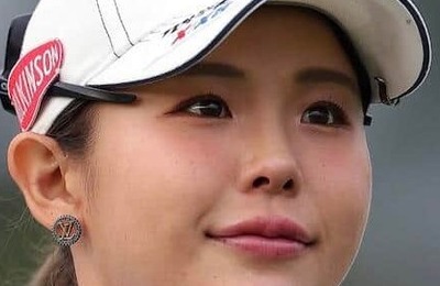 女子ゴルフの吉田優利、デニムのミニスカ×黒キャミで「激カワ」ショット　ゴルフウェア姿と雰囲気変わって