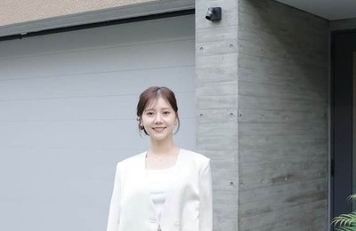 今井美桜、肩出しさわやかノースリブラウス＆振り向き笑顔で超キュート　「可愛いさスーパーパーフェクト」