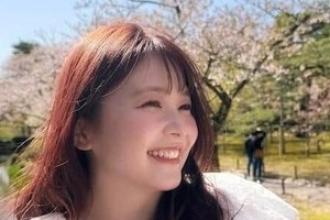 久間田琳加、ミニ丈ショーパンに黒いヒールで...脚クロスさせてポージング　「可愛い！！」衝撃の神スタイル
