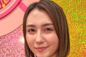 TBS山形純菜アナ、膝上ミニ×ハイソックスのゴルフウェア姿　ニコちゃん柄でカワイイ...「天使が舞い降りた！」