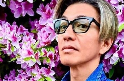 木村拓哉、「シュプリーム」Tシャツでかっこよすぎ　国民的スターのオーラダダ漏れなモノクロ自撮りショット