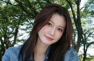生見愛瑠、超ミニあわせた「めるのふく」私服ショット　「めるる可愛い過ぎる」「スタイル良すぎない！？」