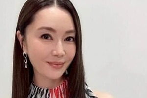 小泉今日子、変わらぬ美貌で...観月ありさと2ショット　「キョンキョンの名曲の数々も聴けて感動の嵐でした！」