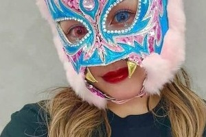 覆面レスラーのスターライト・キッド、マスク脱ぎ「ほぼ素顔」自撮りに騒然　「可愛すぎる」「アイドルかと」
