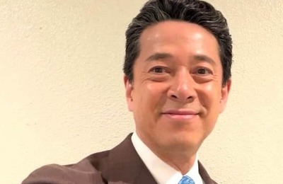 吉本新喜劇・西川忠志58歳、隠しきれないムキムキ腕のぞかせて...電車移動中　「めちゃマッチョ」「腕、凄すぎ」