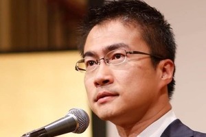 乙武洋匡さん「赤」のドレスコードにアドバイス募る　「メガネは？」「車椅子をデコって」も「ひよりました」