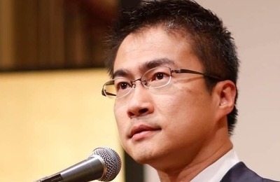 乙武洋匡さん「赤」のドレスコードにアドバイス募る　「メガネは？」「車椅子をデコって」も「ひよりました」