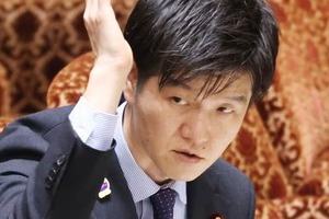 ナフサ供給不安、政府説明「相談を受けていない」に疑問続出　白黒包装は「企業側の判断」？