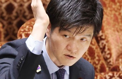 ナフサ供給不安、政府説明「相談を受けていない」に疑問続出　白黒包装は「企業側の判断」？