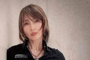 工藤静香、黒ロングドレスで神スタイル炸裂ショット　変わらぬ美貌にためいき「めっちゃ可愛い」「ほんとに憧れ」