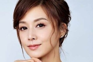 藤原紀香、脚ながっ...チェック柄ショーパン姿に衝撃走る　「夢の様なスタイル」「美し過ぎます」変わらぬ美貌