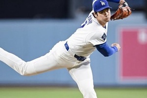 大谷翔平、グレーのジャケット×パンツの私服コーデで球場入り　「やっぱ格好いい！！」スターの貫禄ダダ漏れ