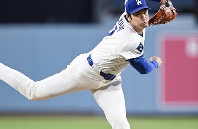 大谷翔平、グレーのジャケット×パンツの私服コーデで球場入り　「やっぱ格好いい！！」スターの貫禄ダダ漏れ