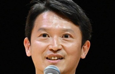 兵庫・斎藤知事会見、頭上の「女優ライト」に記者注目...珍質問にX騒然