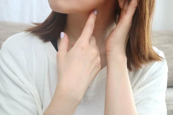 「倦怠感」や「のどの痛み」などの症状が出るという（画像はイメージ）