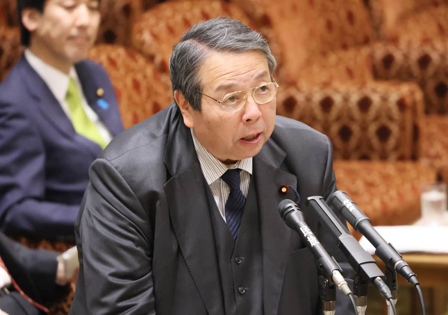 総務相として国会答弁する村上誠一郎氏（2025年撮影）（写真：つのだよしお/アフロ）