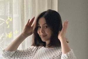 母親は後藤久美子...エレナ・アレジ・後藤、ヘソ出しキャミソール×スウェットで　レベチの透明感に衝撃