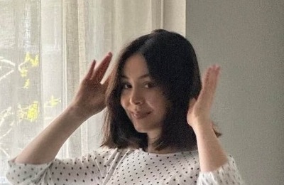 母親は後藤久美子...エレナ・アレジ・後藤、ヘソ出しキャミソール×スウェットで　レベチの透明感に衝撃