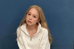 西野カナ、ミニ丈あわせて...おなかチラリな「MVのオフショット」に反響　「ベリーキュート」「かわいすぎ」