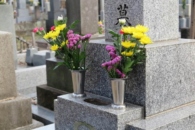 花を入れた状態の花筒