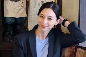 「姉妹みたい」「お二人とも綺麗」「可愛いすぎる！」...中条あやみ＆井川遥、ステキ笑顔の密着2ショットに反響
