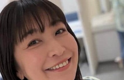小野真弓、ピンクのノースリニットで色気ダダ漏れ...変わらぬ美貌にドキっ　「笑顔がステキ」「癒やされた」