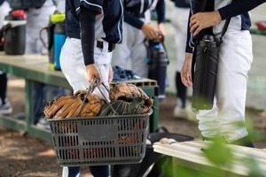 「熱中症の危険は？」少年野球のベンチ撤去勧告に疑問も続々　特例などは認めないのか、札幌市に聞いた