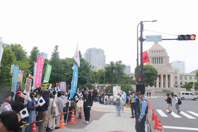 国会議事堂前で2回目の「オタクによる反戦デモ」が開催された