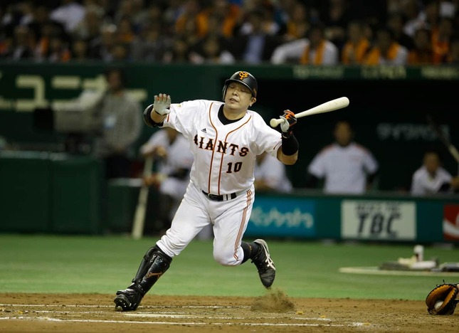 現役時代の阿部慎之助監督（2013年撮影）（写真：AP/アフロ）