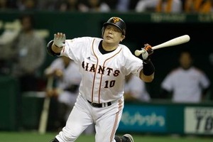 暴行容疑で逮捕の巨人・阿部慎之助監督　引退セレモニーでの家族ショット拡散「どうして」ファン悲嘆