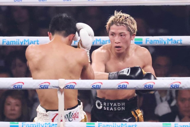 中谷を下した井上（写真：YUTAKA/アフロスポーツ）