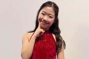 フィギュア・中井亜美、制服姿で「千葉県知事賞」受賞ショット...チーバくんも一緒に　かわいすぎて悶絶