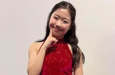フィギュア・中井亜美、制服姿で「千葉県知事賞」受賞ショット...チーバくんも一緒に　かわいすぎて悶絶
