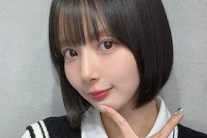 「役満ボディー」岡田紗佳、真っ赤なタイトスカート×ヒールで神スタイル　「可愛すぎます！！！」「おかぴー完璧！」