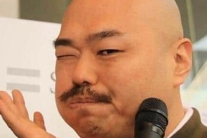 クロちゃん、意外なムキムキぶりに驚き...横川尚隆と並んでマッチョなポーズ　「普通にすごい！！！」