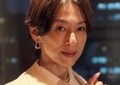 鈴木保奈美、肩出しノースリーブのブラックコーデで...変わらぬ美貌にドキっ　「綺麗すぎる！」「お美しい！」