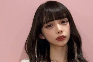 広島カープ・小園海斗のモデル妻、脚ながっ...ショーパン×サッカーユニ姿　「すごく可愛い」「綺麗すぎて滅！」