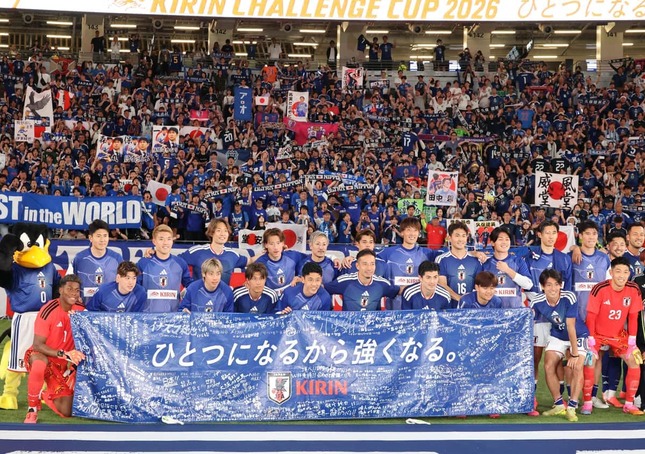 W杯優勝目指す日本代表（写真：つのだよしお/アフロ）