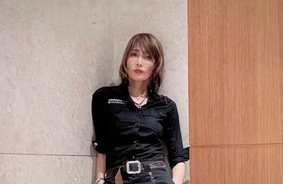 工藤静香、煌びやかスパンコールのロングドレスで...神スタイル炸裂　「シルエットまで美しい」美貌ダダ漏れ
