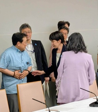 赤沢経産相と高市首相の間でどんな会話が展開されたのか。写真は「内閣広報官（色々投稿試し中）」アカウントより