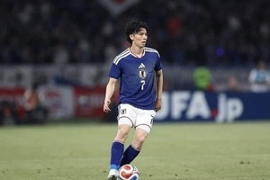 サッカーW杯、幼なじみ三笘薫にかわって...背番号「7」背負う田中碧　輪島塗のすね当てを贈られる