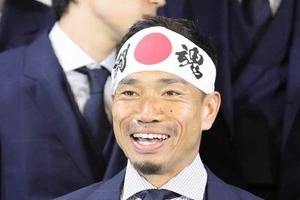 サッカー日本代表、事前合宿地メキシコへ　長友佑都、成田で「闘魂」日の丸ハチマキに歓声→到着時はカウボーイハットで歓迎