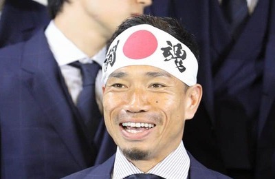 サッカー日本代表、事前合宿地メキシコへ　長友佑都、成田で「闘魂」日の丸ハチマキに歓声→到着時はカウボーイハットで歓迎