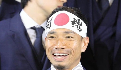 サッカー日本代表、事前合宿地メキシコへ　長友佑都、成田で「闘魂」日の丸ハチマキに歓声→到着時はカウボーイハットで歓迎